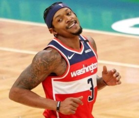 开云体育移动版-【观察】哈登之后哪个球星可能被交易？两大群主领衔