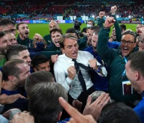 开云体育入口-意大利无牌可打点球幸运晋级 曼奇尼遇到麻烦了！