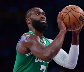 开云体育官网-杰伦·布朗播客再谈判罚：雷霆的犯规动作都不吹 我本应该罚22个