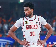 开云体育App-攻防强势！达米安-琼斯打满半场贡献13分10板2助3帽&amp;抢下4前场板